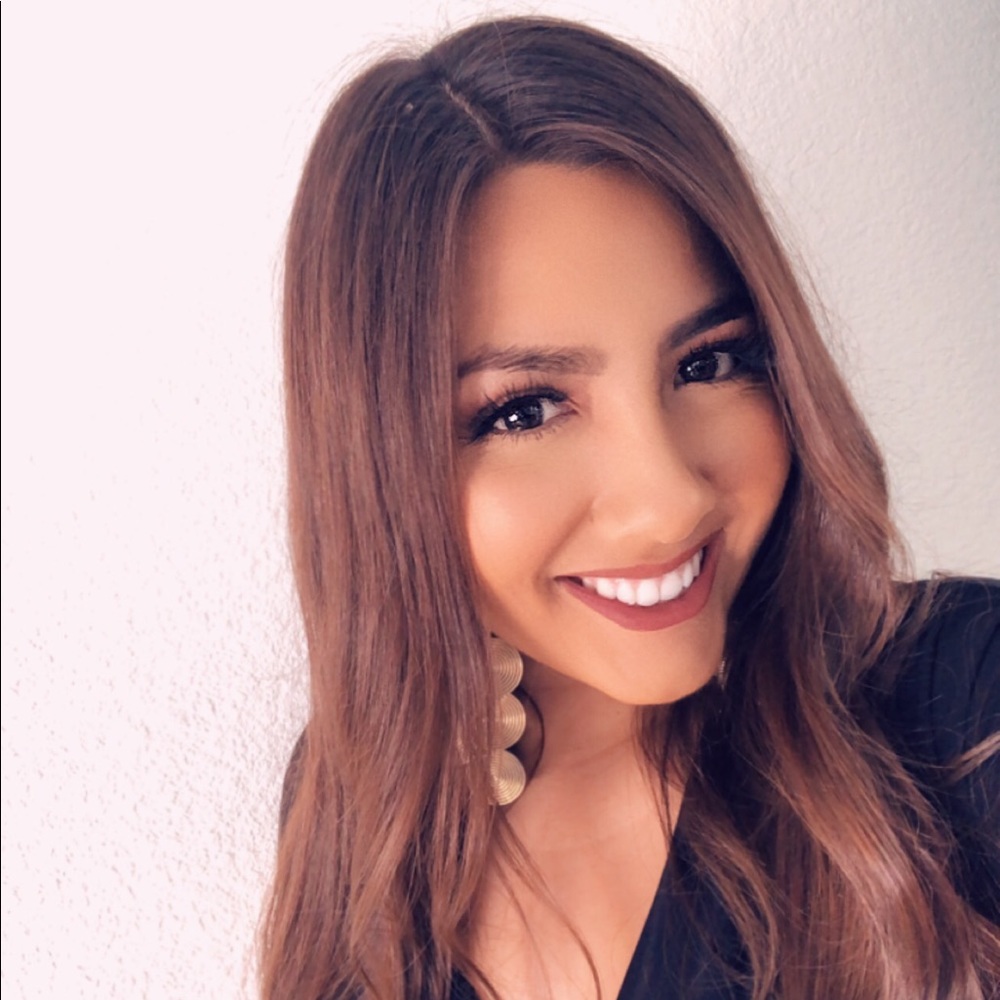 Meet your Posher, Iliana
